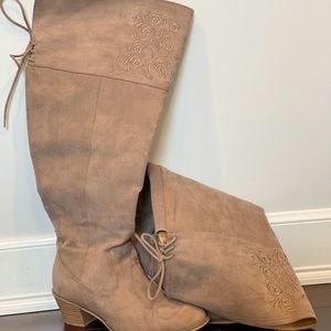 Beautiful knee high wide calf embroidered boots.